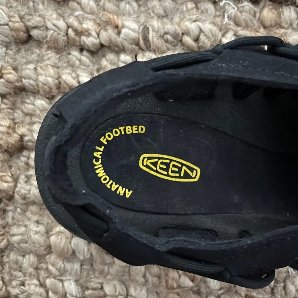 KEEN UNEEK Men’s 9.5 Black Yellow Cord Sandals Outdoor Water Shoes EU 42.5